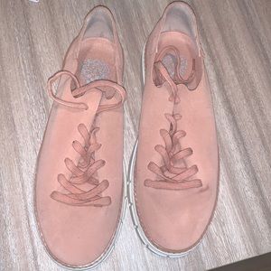 Vince Camuto sneaker